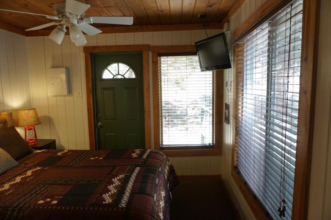 Shaver Lake Village Hotel ภายนอก รูปภาพ